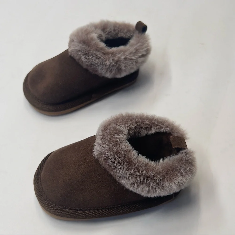 BEARPAW child’s brown Booties With Fur 0/6 months